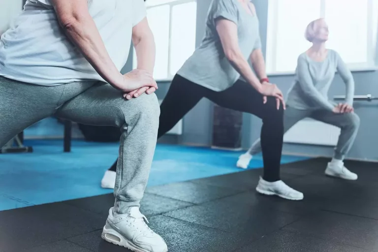 7 Tips Menjaga Kelancaran Fungsi Sendi di Usia Lanjut