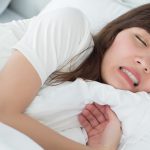 10 Kebiasaan yang Harus Dihindari agar Rahang Tetap Sehat