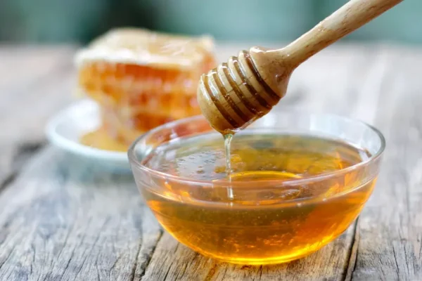10 Manfaat Madu untuk Bibir yang Jarang Diketahui 10 Manfaat Madu untuk Bibir yang Jarang Diketahui
