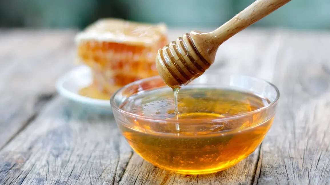 10 Manfaat Madu untuk Bibir yang Jarang Diketahui