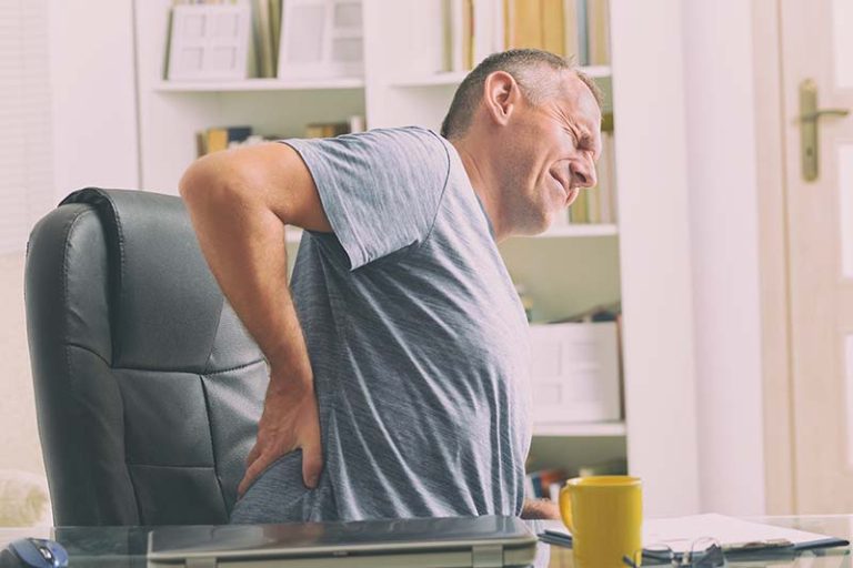 5 Tips Menjaga Punggung Tetap Sehat di Usia Tua
