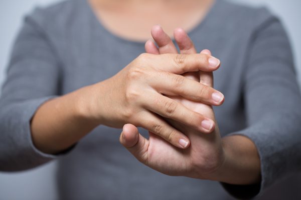 7 Gerakan Peregangan Jari agar Tidak Kaku 7 Gerakan Peregangan Jari agar Tidak Kaku