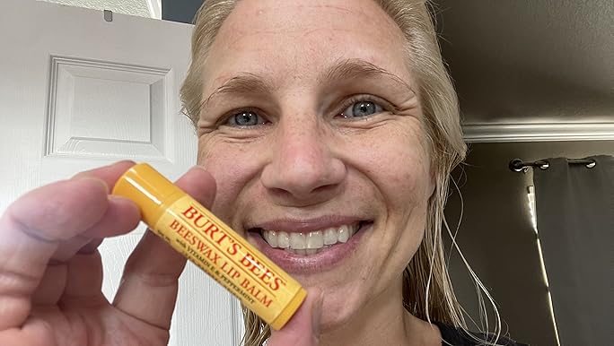 7 Rekomendasi Lip Balm Alami untuk Bibir Sensitif