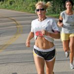 7 Cara Menghindari Cedera Paha saat Lari atau Jogging