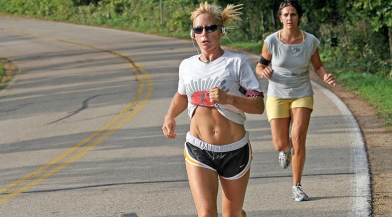 7 Cara Menghindari Cedera Paha saat Lari atau Jogging