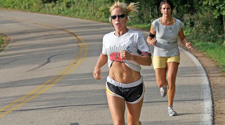 7 Cara Menghindari Cedera Paha saat Lari atau Jogging