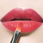 10 Tips Perawatan Bibir untuk Kamu yang Suka Pakai Lipstik