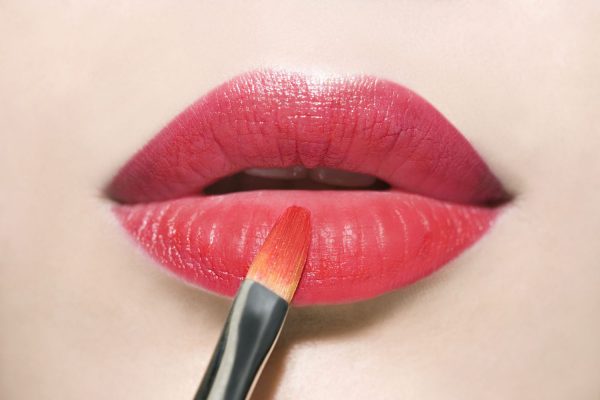 10 Tips Perawatan Bibir untuk Kamu yang Suka Pakai Lipstik