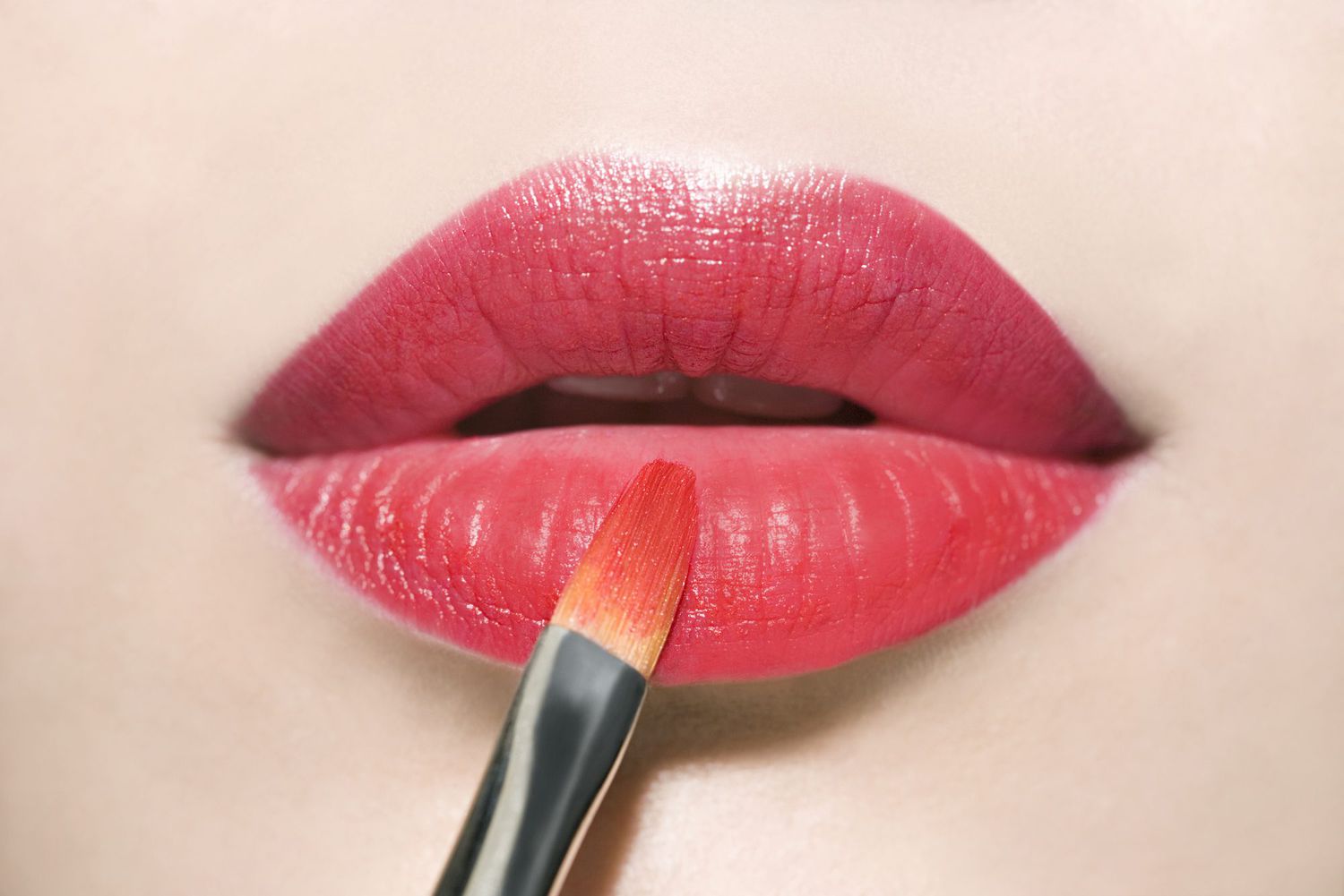 10 Tips Perawatan Bibir untuk Kamu yang Suka Pakai Lipstik
